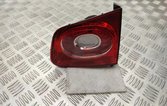 Tailgate rear/tail lights
