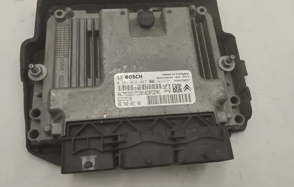 Peugeot 207 Engine control unit/module 0281015847 9674245180
