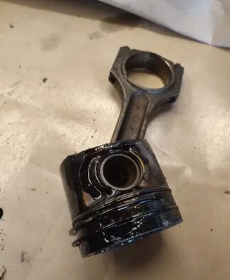 BMW X5 E70 Piston with connecting rod