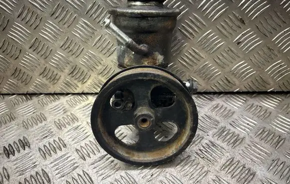 Toyota Corolla Verso AR10 Power steering pump 