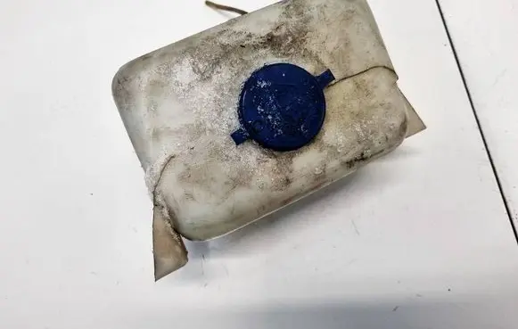 Peugeot 405 Windshield washer fluid reservoir/tank 
