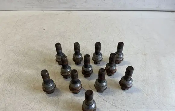 Volkswagen Touareg III Nuts/bolts 