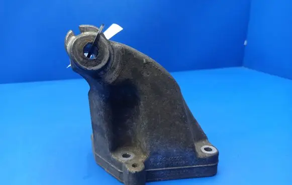 Mercedes-Benz E W211 Engine mounting bracket A6422230104 ENAC46000