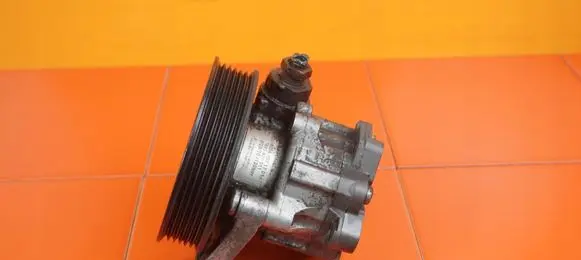 Mercedes-Benz Sprinter W906 Power steering pump A0064661701 651955