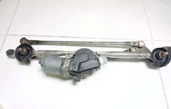 Front wiper linkage and motor