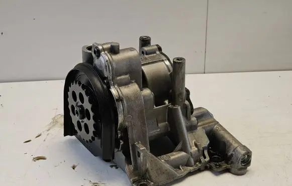 BMW 5 F10 F11 Oil pump 7805316 035701540344