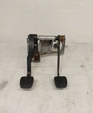 Mercedes-Benz Vario Pedal assembly 6672900319
