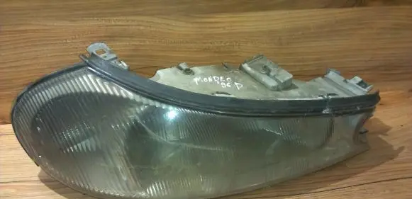 Ford Mondeo MK II Headlight/headlamp