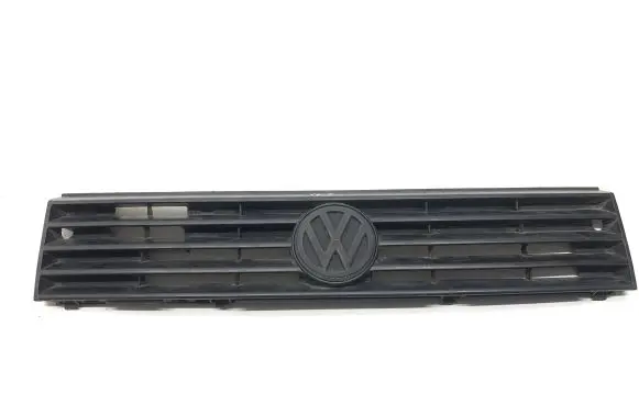 Volkswagen Polo II 86C 2F Front bumper upper radiator grill