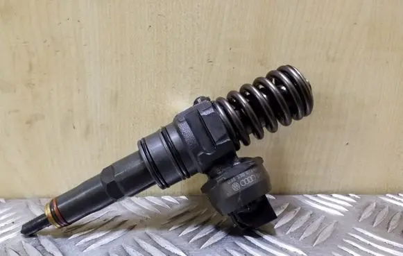 Skoda Octavia Mk1 (1U) Fuel injector 038130073AG 0414720215