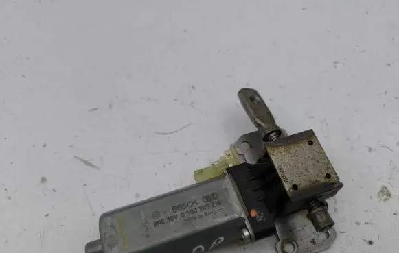 Volvo S80 Seat adjustment motor 0390203219