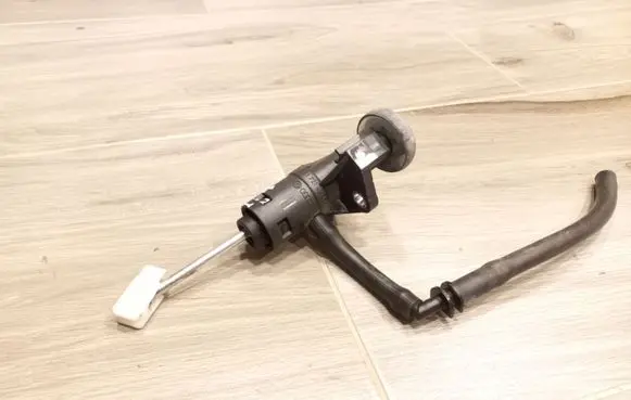 Clutch slave cylinder