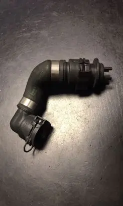 BMW 5 E39 Engine coolant pipe/hose 2249314