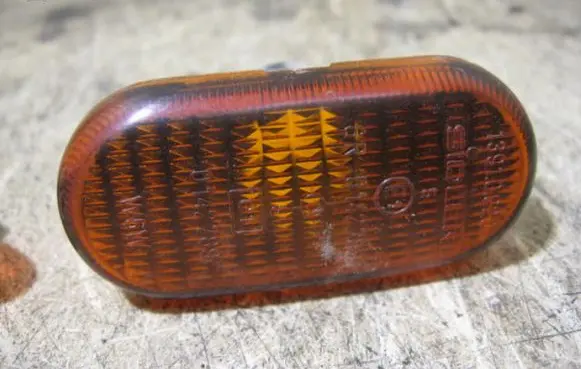 Renault Safrane Front fender indicator light