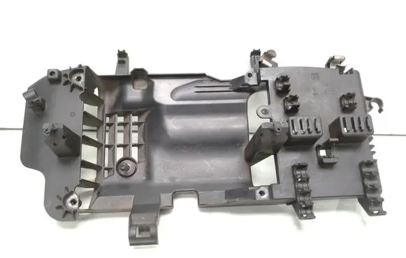 Other engine bay part