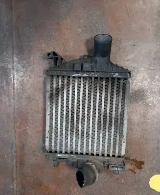 Mercedes-Benz Vito Viano W638 Intercooler radiator 6385012901
