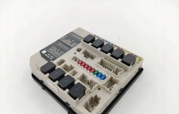 Nissan Pathfinder R51 Fuse module 284B7EB310