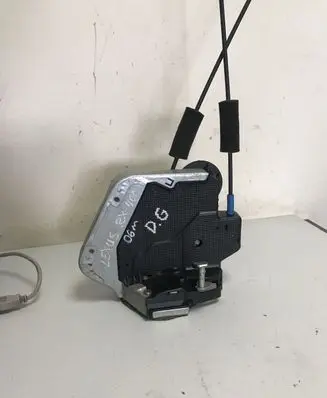 Lexus RX 330 - 350 - 400H Rear door lock 6906060071
