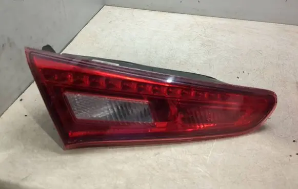 Tailgate rear/tail lights
