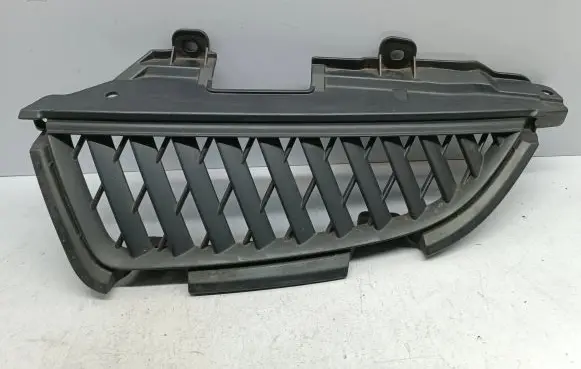 Mitsubishi Grandis Front bumper upper radiator grill MN145455