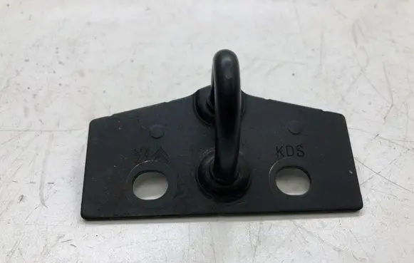 Peugeot 5008 Tie down hook / loop 17M9