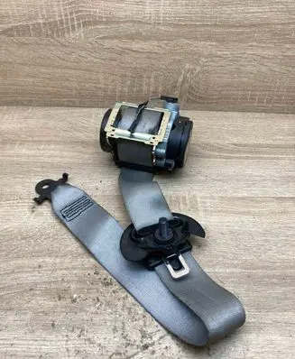 BMW 5 F10 F11 Front seatbelt 618120800