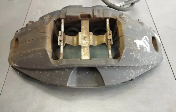 BMW 7 G11 G12 Front brake caliper 686763408