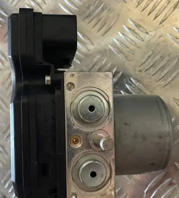 Nissan Leaf I (ZE0) ABS Pump 15GE500945E TD8417