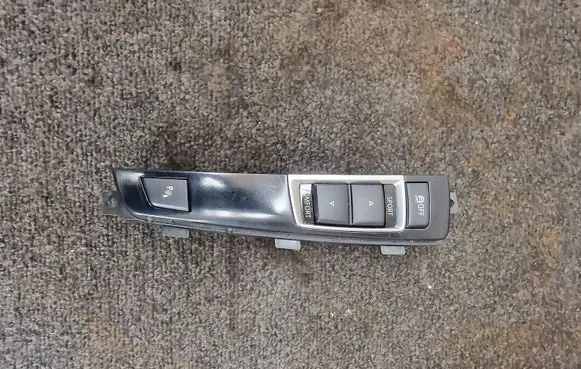 BMW 5 F10 F11 Suspension ride height/mode switch 9201489 10001447