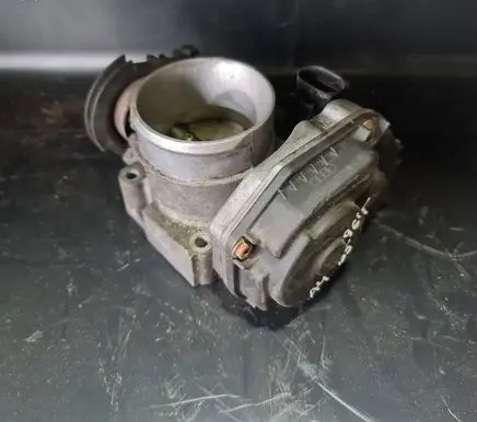 Audi A4 S4 B5 8D Throttle valve 058133063M