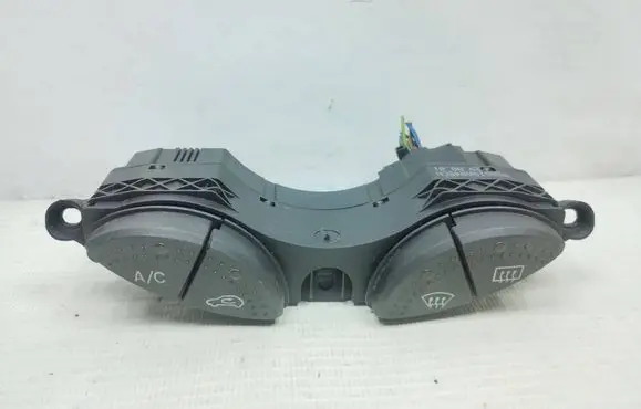 Ford Focus Windscreen/window heater switch 98AG19A945CH