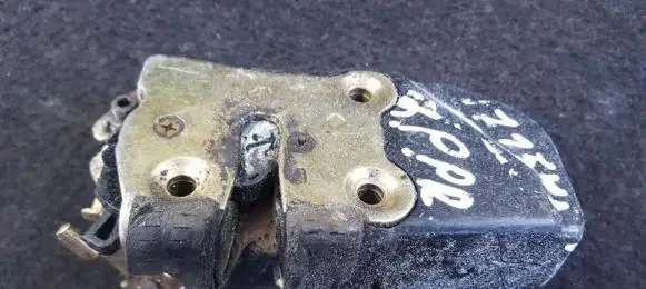 Chrysler Neon II Front door lock