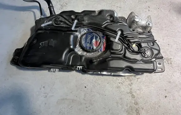 Peugeot 3008 III Fuel tank 9829931280