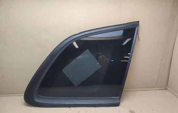 Rear side window
