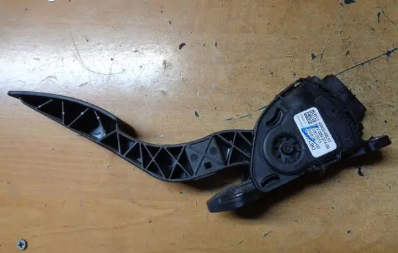 Suzuki Swift II Accelerator throttle pedal 4940068L51