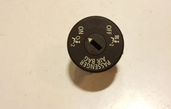 Passenger airbag on/off switch