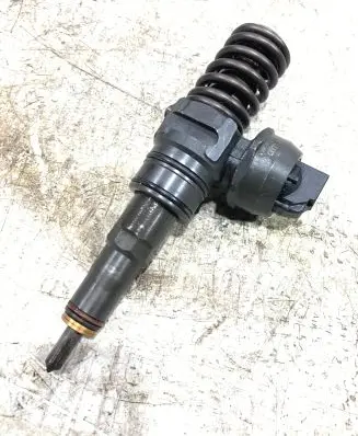 Volkswagen Golf V Fuel injector 038130073BN