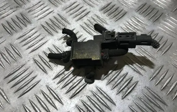 Skoda Octavia Mk1 (1U) Turbo solenoid valve 028906283j