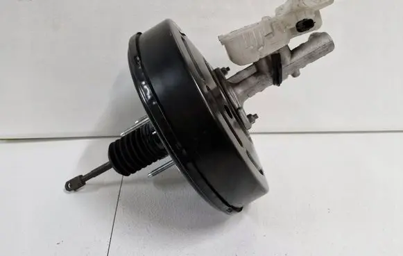 Renault Trafic III (X82) Master brake cylinder 472108651R
