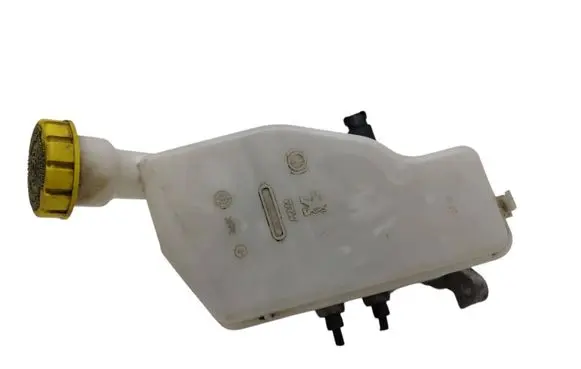Peugeot 208 Master brake cylinder 32069745