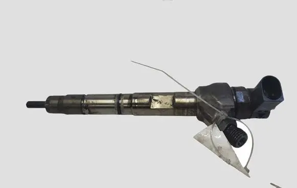 Seat Leon (1P) Fuel injector 0445110469 8H8K6A5 04L130277AC