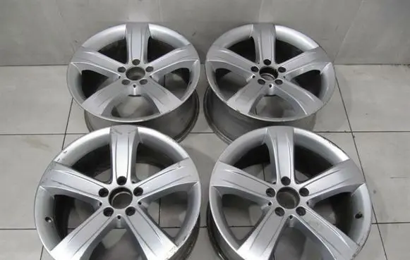 Mercedes-Benz SL R230 R18 alloy rim A2304014002