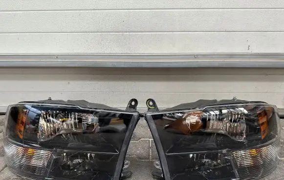 Dodge RAM Headlights/headlamps set 68270497AE