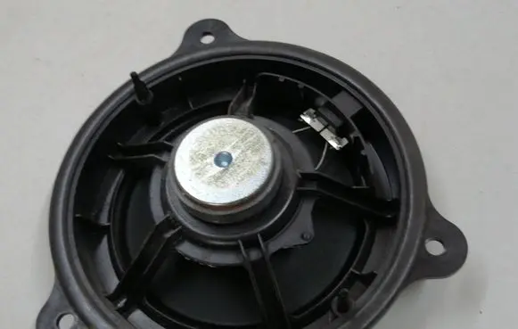 Nissan Qashqai High frequency speaker in the rear doors