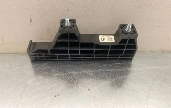 Hyundai Kona II Front door windshield rail 82550HF000