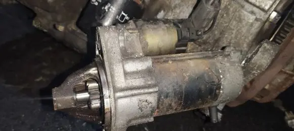 Toyota Yaris Starter motor 2810021030