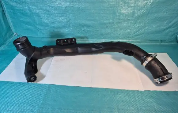 Skoda Octavia Mk2 (1Z) Intercooler hose/pipe 5N0145840C
