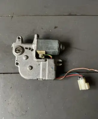Nissan Primera Sunroof motor/actuator 