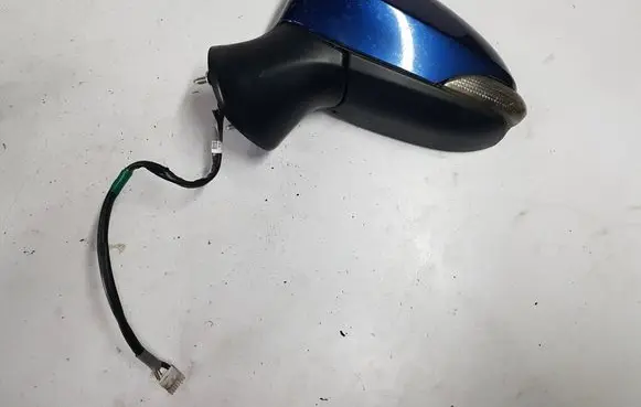 Toyota Avensis T270 Front door electric wing mirror 