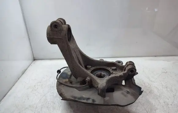 Nissan X-Trail T32 Front wheel hub